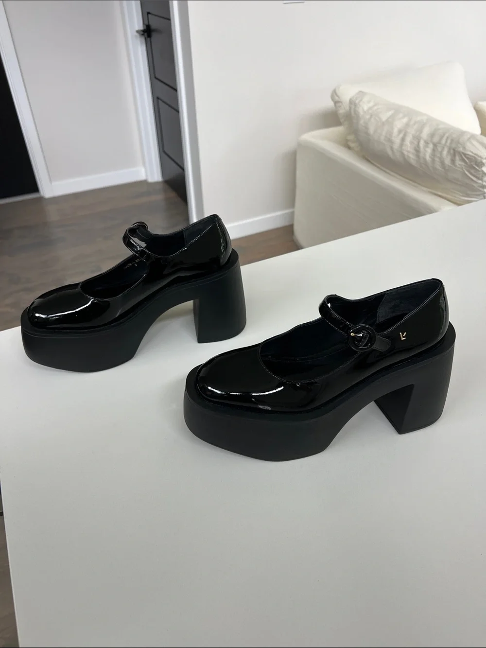 Larroude olivia black patent leather chunky platform mary jane pumps heels 8